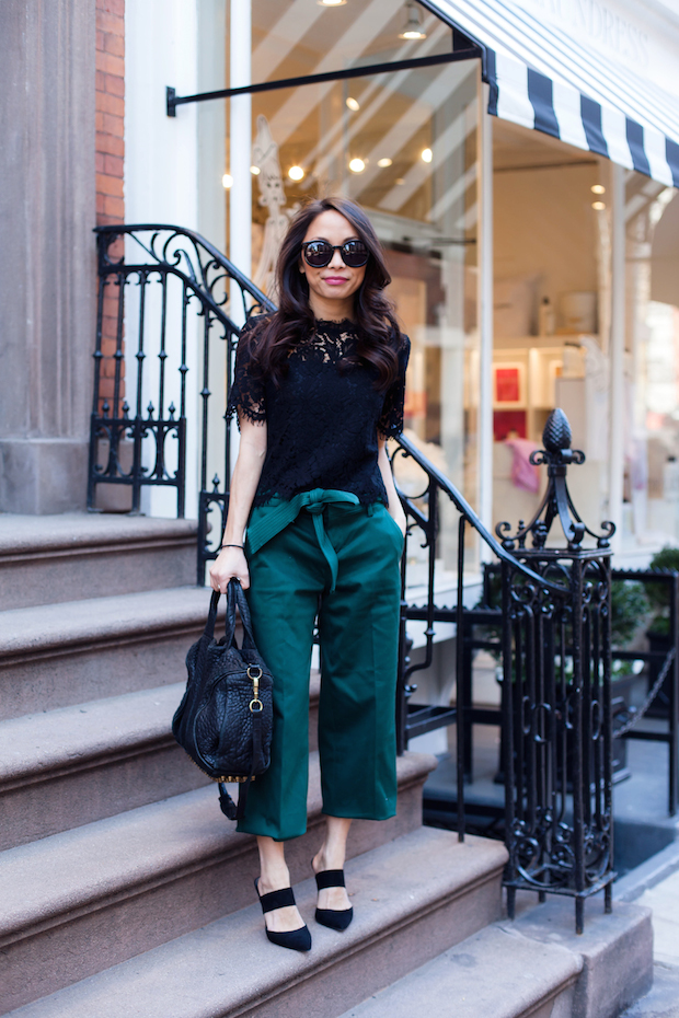 banana republic wide leg pants, lace top, mules, the view from 5 ft. 2, new york blogger, petite blogger