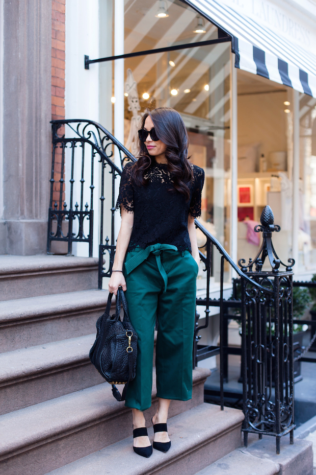 banana republic wide leg pants, lace top, mules, the view from 5 ft. 2, new york blogger, petite blogger