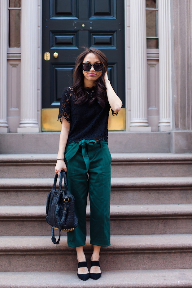 banana republic wide leg pants, lace top, mules, the view from 5 ft. 2, new york blogger, petite blogger
