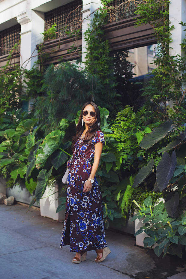 banana republic floral maxi dress, lo and sons, pearl crossbody, christine petric, the view from 5 ft. 2, ny bloggers