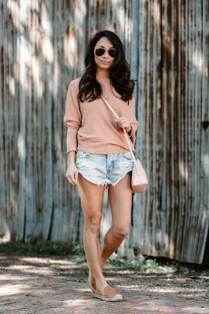 free people slouchy top, cutoff shorts, one teaspoon shorts, soludos, petite bloggers, nyc bloggers, the view from 5 ft. 2