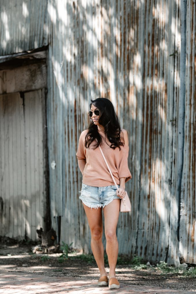 free people slouchy top, cutoff shorts, one teaspoon shorts, soludos, petite bloggers, nyc bloggers, the view from 5 ft. 2