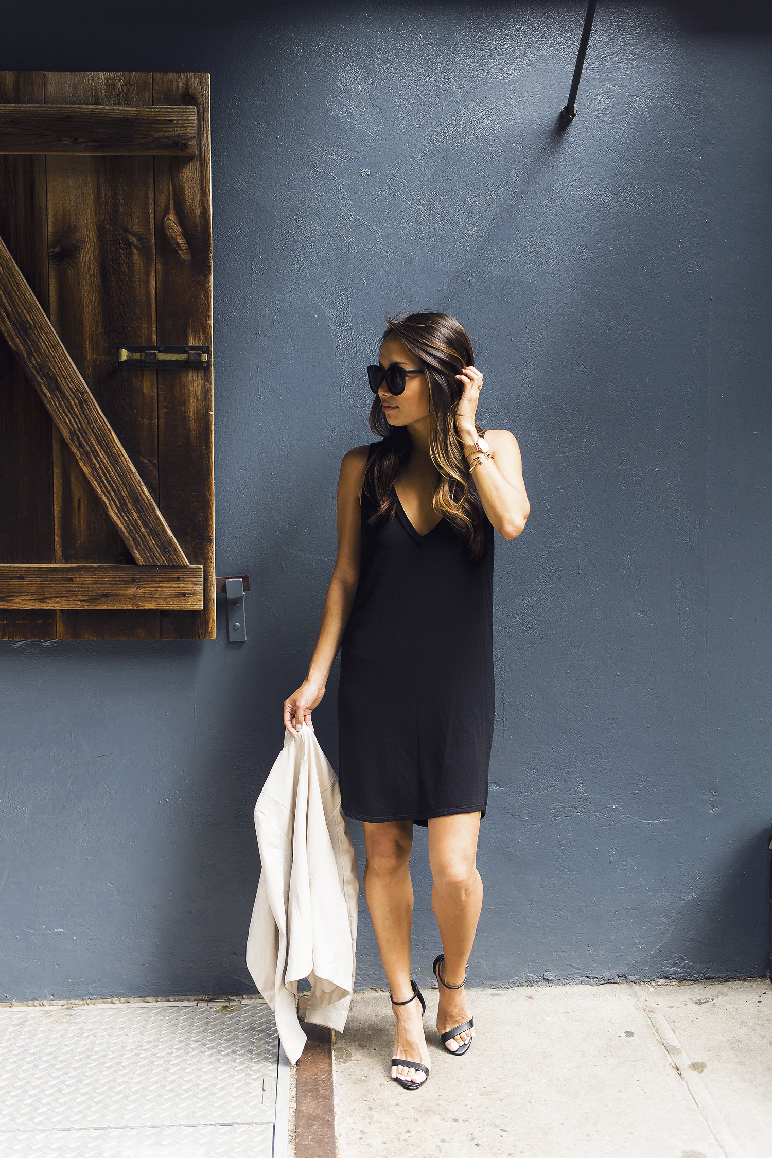 travel style, day to night style, riller and fount, jersey v neck dress, travel outfit ideas, the view from 5 ft. 2, christine petric