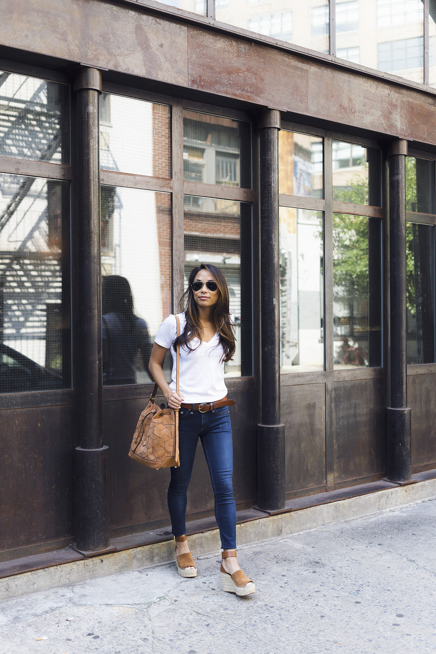 welden bag, bucket bag, jeans and white tshirt, the view from 5 ft. 2