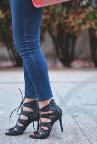skinny jeans, vince camuto strappy sandals, pink blazer, danielle nicole mini alexa, date night style